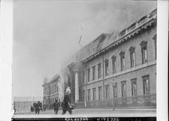 Custom House on fire in Dublin on May 25, 1921