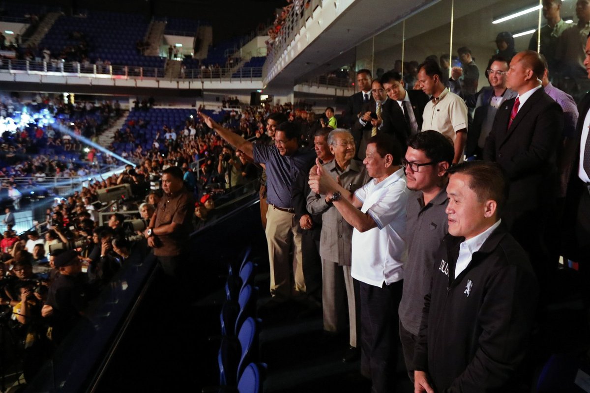 President Rodrigo Duterte giving thumbs up with Malaysia Prime Minister Mahathir Mohamad and others in Kuala Lumpur 2018