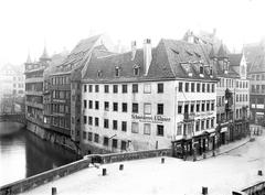 View of the south side of Fleischbrücke in Nürnberg, showing buildings up to the Museumsbrücke