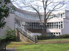 View of the back of the Stadtmuseum in Spee'scher Park, Düsseldorf
