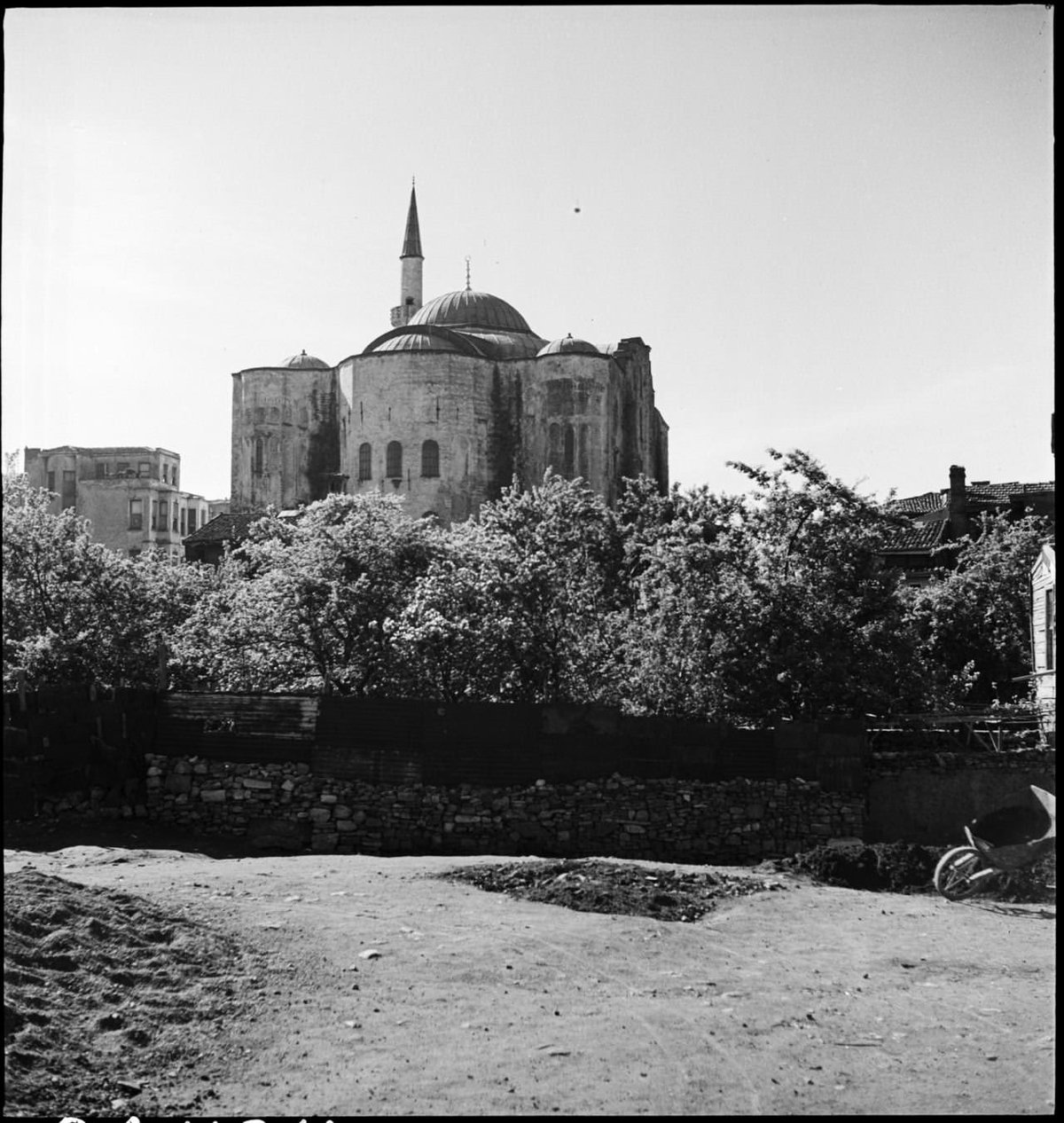 Gül Camii mosque exterior view in 1938