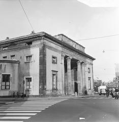 Black and white photo of Haarlemmerpoort gate in Amsterdam