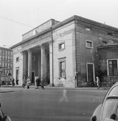Black and white photo of the Haarlemmerpoort gate in Amsterdam, 1965