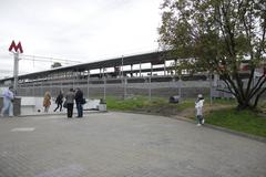 Botanichesky Sad MCC station exterior view with platforms and railway tracks