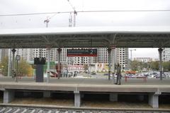 Botanichesky Sad MCC station platform with yellow train and passengers
