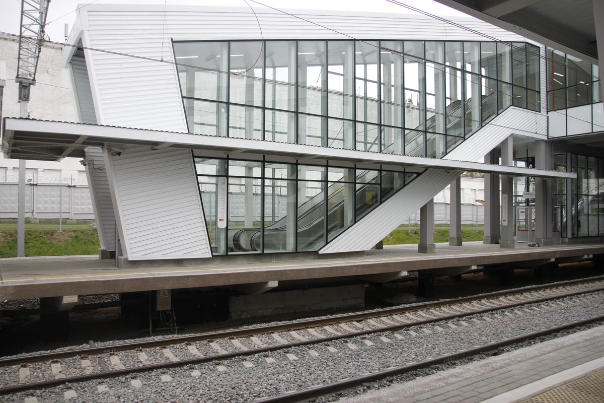 Bulvar Rokossovskogo station platform of Moscow Central Circle
