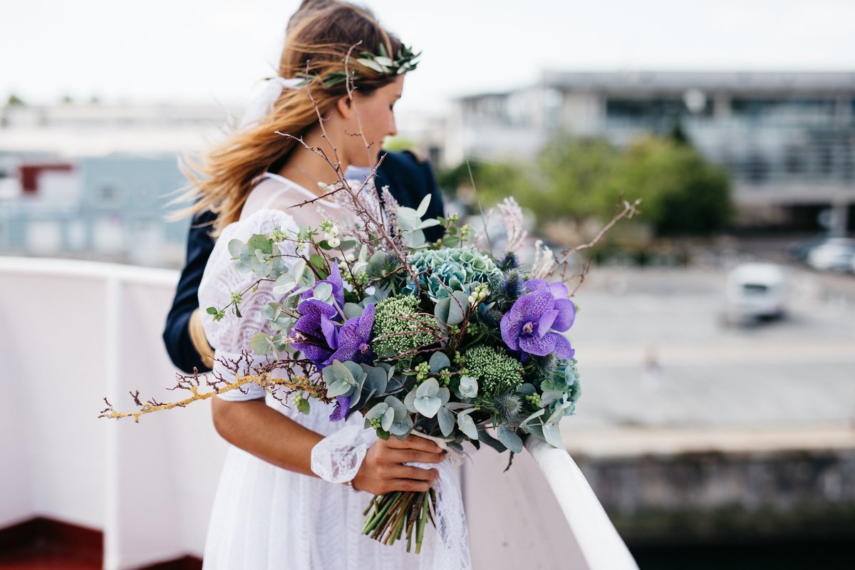 Bride holding a large bouquet at Musée Maritime de La Rochelle