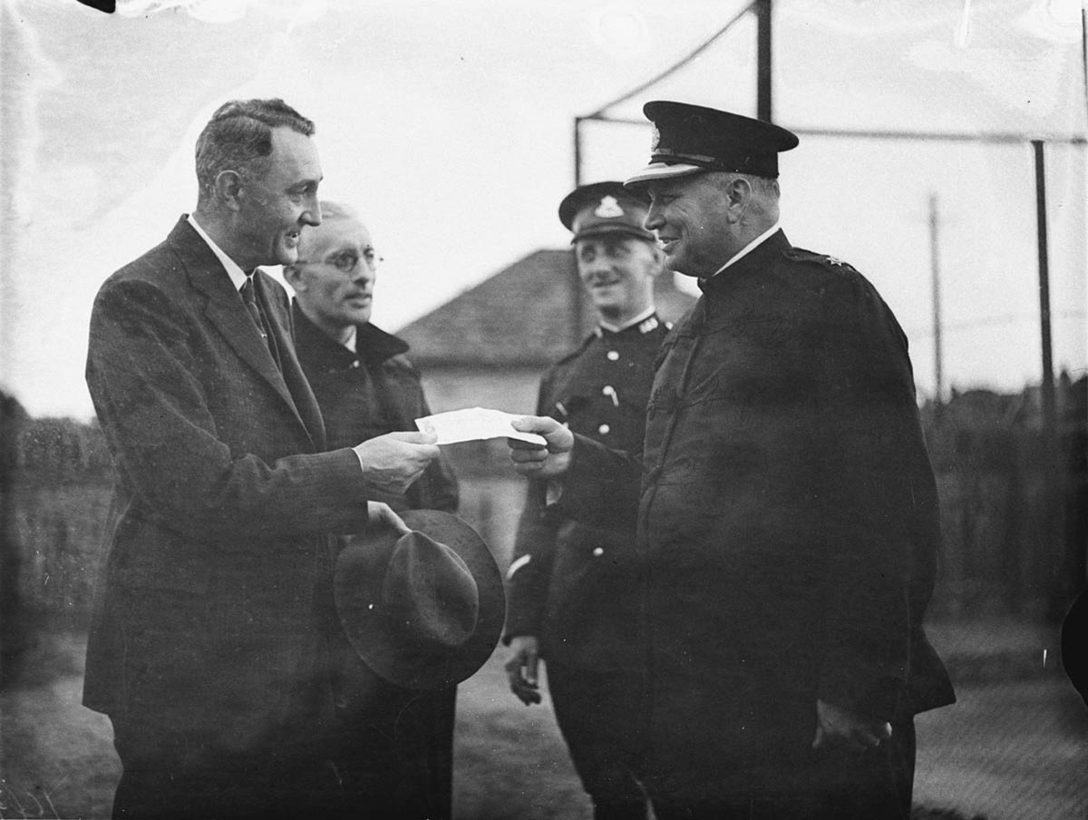 Inspector Dole presenting a cheque to R.S. Andrews at Chatswood Police Station