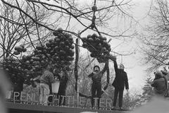 Installation art exhibition in Haags Zuiderpark with black balloons released symbolizing the galgenmaal on January 1, 1987