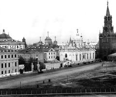 Historic black and white photo of Moscow Kremlin at Voznesenskaya Square in the early 1900s