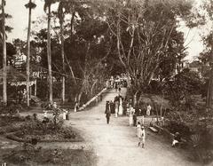 Quinta de los Molinos garden with General Maximo Gomez and friends near Havana in 1898