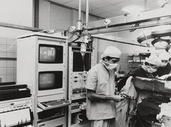 Black and white photo of the control computer in the operating room of Academisch Ziekenhuis Leiden in 1984