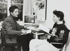 Black and white photo of a dietitian working in her office at Academisch Ziekenhuis Leiden hospital in 1988