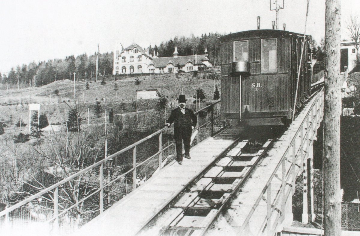 Historic Rigiblick cable railway car on Hadlaub bridge in 1901