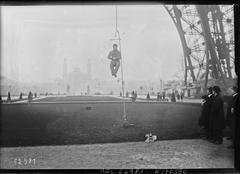 Historical photo of an invention called 'ouistiti' used for climbing and descending smooth ropes on the Eiffel Tower in Paris