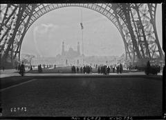 Vintage photograph of experimental apparatus called Ouistiti at the Eiffel Tower in Paris, France, used for ascending and descending smooth ropes