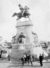 Equestrian statue of Jose Garibaldi in a public square