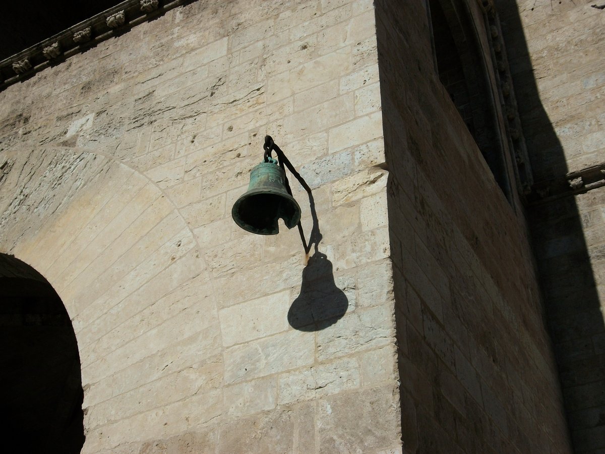Broken bell at Serrans Towers