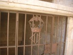Escudo de Valencia with crowned coat of arms and 'la rata penada' bat on an interior staircase door