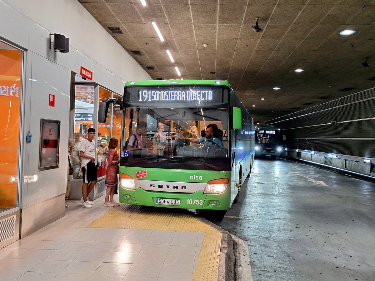 Bus line 191 at Plaza Castilla Interchange with destination Somosierra and direct to Cotos de Monterrey, Venturada