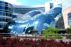 Golden Terraces shopping centre in Warsaw with modern skyscraper design