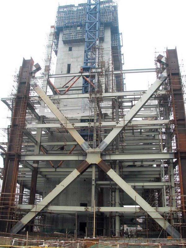 Construction of Pearl River Tower showing X-bracing for earthquake and wind resistance