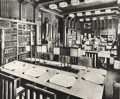 Reading room with cedar wood paneling by Peter Behrens in Düsseldorf library 1906