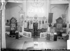 Historical black and white photo of priest preaching from pulpit inside Holy Trinity Church, Chicago, 1905