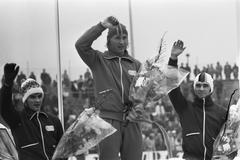 Ice skating competition at the first ISSL World Cup for professionals at De Uithof in The Hague, featuring skater number 10 Anton Huiskes and his trainer