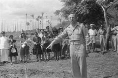 Major D. Sybesma, military chaplain of the KNIL, commemorating fallen soldiers at the Antjol cemetery in Batavia, 1946