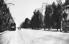 Ujazdowskie Avenue in Warsaw from Piusa XI Street towards Na Rozdrożu Square with city buildings and trees