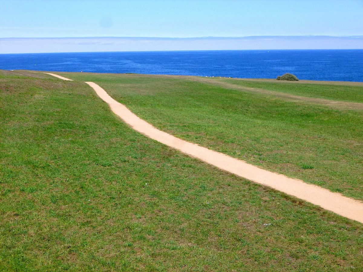 View of Parque de la Torre in A Coruña with greenery and historic tower