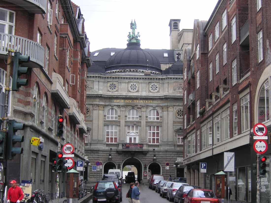 Det Ny Teater facade illuminated at night