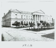View of the gardens of the National Congress from the intersection of Compañía de Jesús and Bandera streets in Santiago, Chile