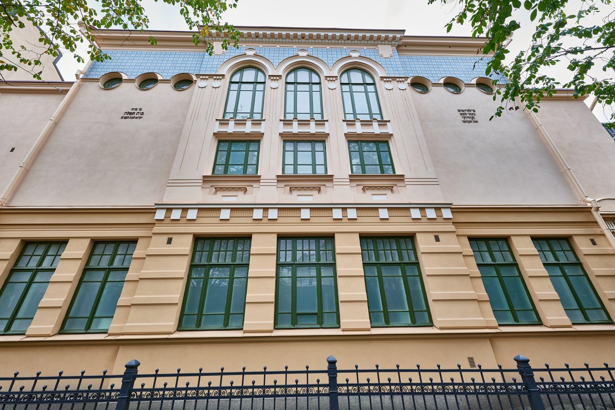 Exterior view of Helsinki Synagogue during daytime