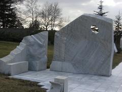 Rock expressing Atatürk's departure to Samsun at Devlet Mezarlığı