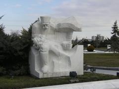 Memorial statue at Devlet Mezarlığı cemetery