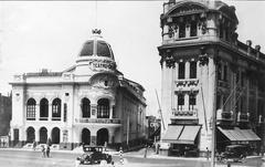 Teatro Colón building with Bar San Martín, Librería Papelería, and Agencia Moderna in Lima street view