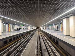Budapest Göncz Árpád városközpont M3 metro station interior