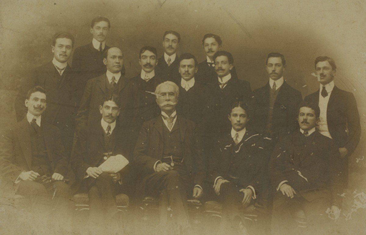 Historical photograph of Joaquim Nabuco and the Diretório Acadêmico XI de Agosto group from Faculdade de Direito de São Paulo in 1906
