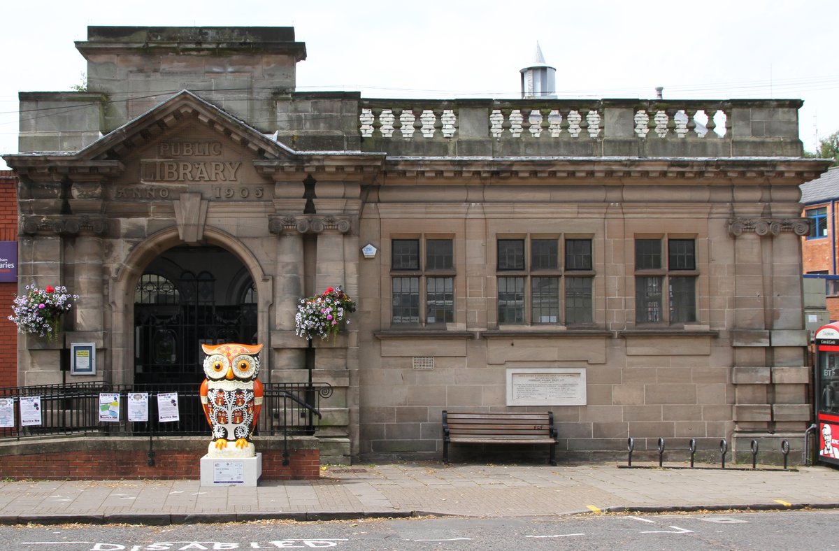 Exterior view of Kings Heath Library in Birmingham UK