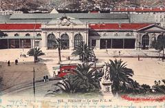 Vintage postcard showing Toulon train station with trains and passengers