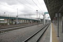 Shosse Entuziastov Moscow Central Circle station platform with trains and passengers