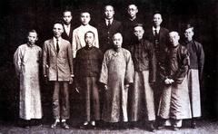 Group photo of Zheng Hongnian with colleagues from the Nanyang Cultural and Educational Affairs Department of Jinan University