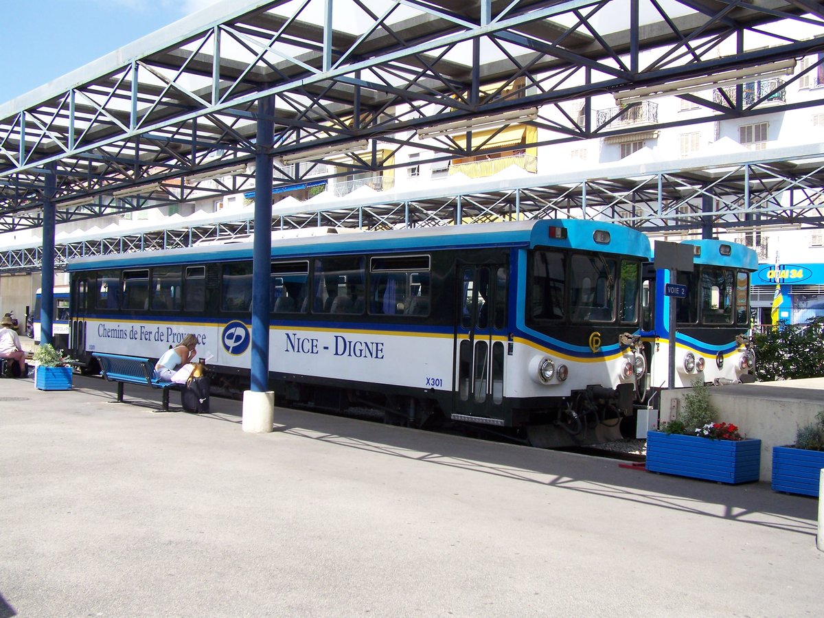 Autorail X301 of Chemins de fer de Provence at Nice terminus