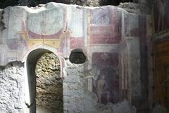 West end of south wall of frigidarium in Pompeii with arched doorway to anteroom