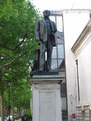 Memorial statue of John Everett Millais in London
