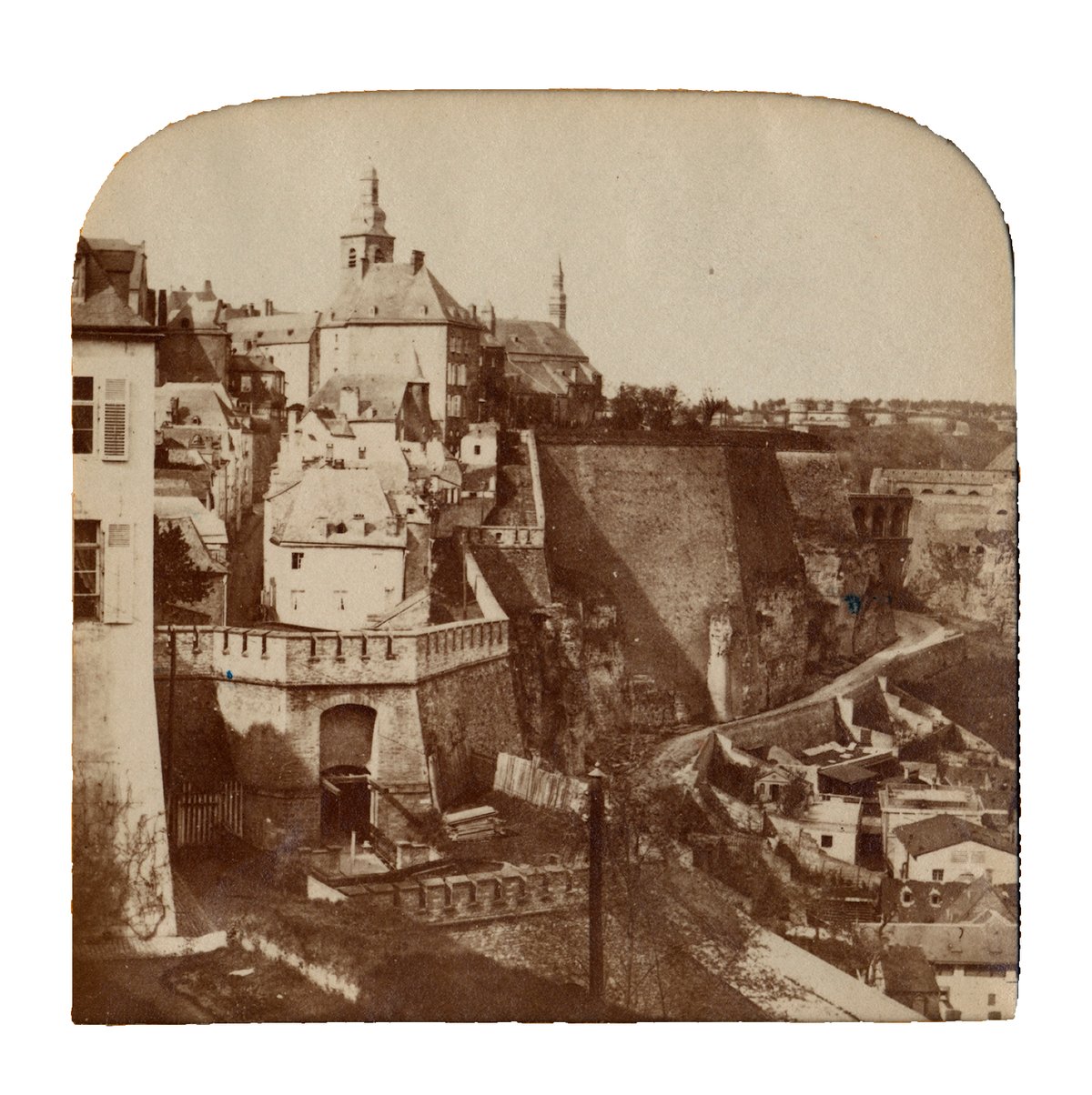 Chateau de Luxembourg with Porte du Grund, Michelskirch church in the background, Schlassbréck bridge on the right, and former fortifications on Bock cliffs