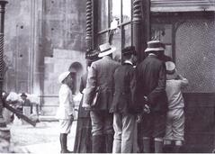 People queuing for a drink at Schiavoni kiosk in Piazza Grande Modena in 1909