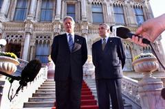 President Bill Clinton and Ireland Prime Minister Bertie Ahern on Ciragan Palace steps